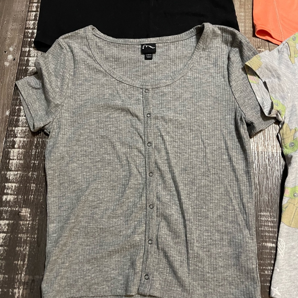 Kids Short Sleeve Top bundle - Picture 3 of 5